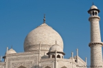 44 Meter hoch ist die Doppelkuppel mit Spitze - Taj Mahal