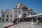 Gurudwara Bangla Sahib - Ein Sikh-Tempel mit den charakteristischen goldenen Kuppeln
