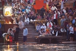 Religiöse Zeremonien am Hari-ki-Pauri-Ghat
