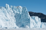 Gerade ist diese Spitze weggebrochen - Eqi-Gletscher