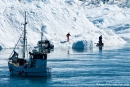 Die Fischer laufen sogar auf den Eisbergen herum
