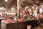 Fleischhalle auf einem lokalen Wochenmarkt in Sulawesi