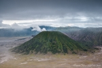 Blick in die Tengger-Caldera und auf den grünen Gunung Batok