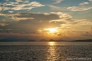Sonnenuntergang zwischen den Sunda-Inseln