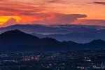 Sonnenaufgang mit Blick auf Cibodas und den Gunung Gede