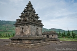 8 kleine Candi bilden den Arjuna-Tempelkomplex auf dem Dieng-Plateau