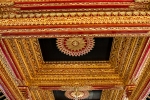 Prächtige Decke im Goldenen Pavillon mit Lüster aus venezianischem Glas