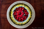 Kunstvolle Deko aus Blütenblättern, die jeden Tag erneuert wird
