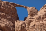 Riesige Steinbrücke im Wadi Rum