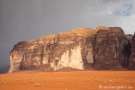 Es regnet im Wadi Rum und sofort kommen Sturzbäche von den Felsen