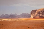 Es regnet im Wadi Rum und sofort kommen Sturzbäche von den Felsen