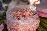 Shri,ps mit Reis auf dem Markt in Bago