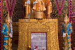 Buntes Spiegelmosaik an der Wunscherfüllungspagode auf dem Mandalay Hill