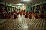 Abendgebet im Mönchskloster auf dem Mandalay Hill