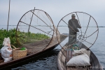 Fischer mit ihren traditionellen Reusen auf dem Inle See