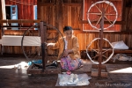 Der Seidenfaden wird aufgespult - Lotusseidenweberei auf dem Inle See