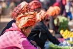 Pa-O-Frauen auf dem Markt von Indein