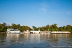 Hotelboote, die auf dem Rio Cuiabá ankern