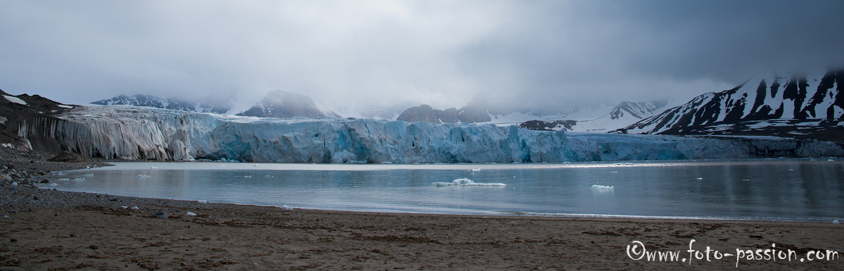 Der Gletscher 14. Juli im Krossfjorden