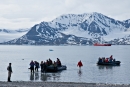 Anlandung mit den Schlauchbooten im Sankt Jonsfjord