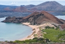 Blick auf die benachbarte Insel Santiago und die Sullivan Bay