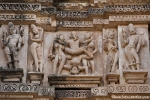 Ziemlich Akrobatisch - Sandsteinfiguren am Tempel von Khajuraho