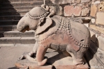 Figur am Eingang zum Vishvanatha-Tempel - Khajuraho
