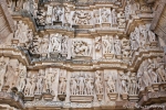 Erotische Szenen zieren die Außenfassaden der Tempel - Khajuraho