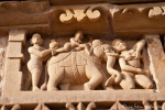 Sandsteinfiguren am Tempel - Khajuraho