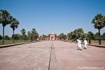 Im riesigen Mogulgarten des Akbar-Mausoleums