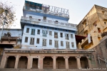 Häuser werden immer wieder aufgestockt - Varanasi