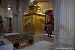 Im Akal Takhat wird aus dem Heiligen Buch der Sikhs vorgelesen - Goldener Tempel, Amritsar