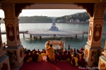 Abendliche Zeremonie der Ganga aarti (Gangesverehrung) des Parmarth Niketan, Rishikesh