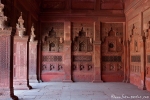 Auf Schritt und Tritt sehen wir wunderschöne Steinmetzarbeiten - Red Fort, Agra