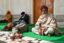 Mittagsschläfchen - Pilger im Goldenen Tempel, Amritsar