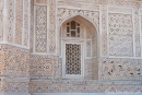 Die polierte Marmorfassade ist mit Steinintarsien (Pietra dura-Arbeiten) versehen - Itimad-ud-Daula, Agra