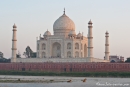 Das Taj Mahal vom anderen Ufer des Yamuna-Flusses