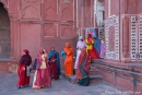 Besucherinnen der Moschee am Taj Mahal - Agra